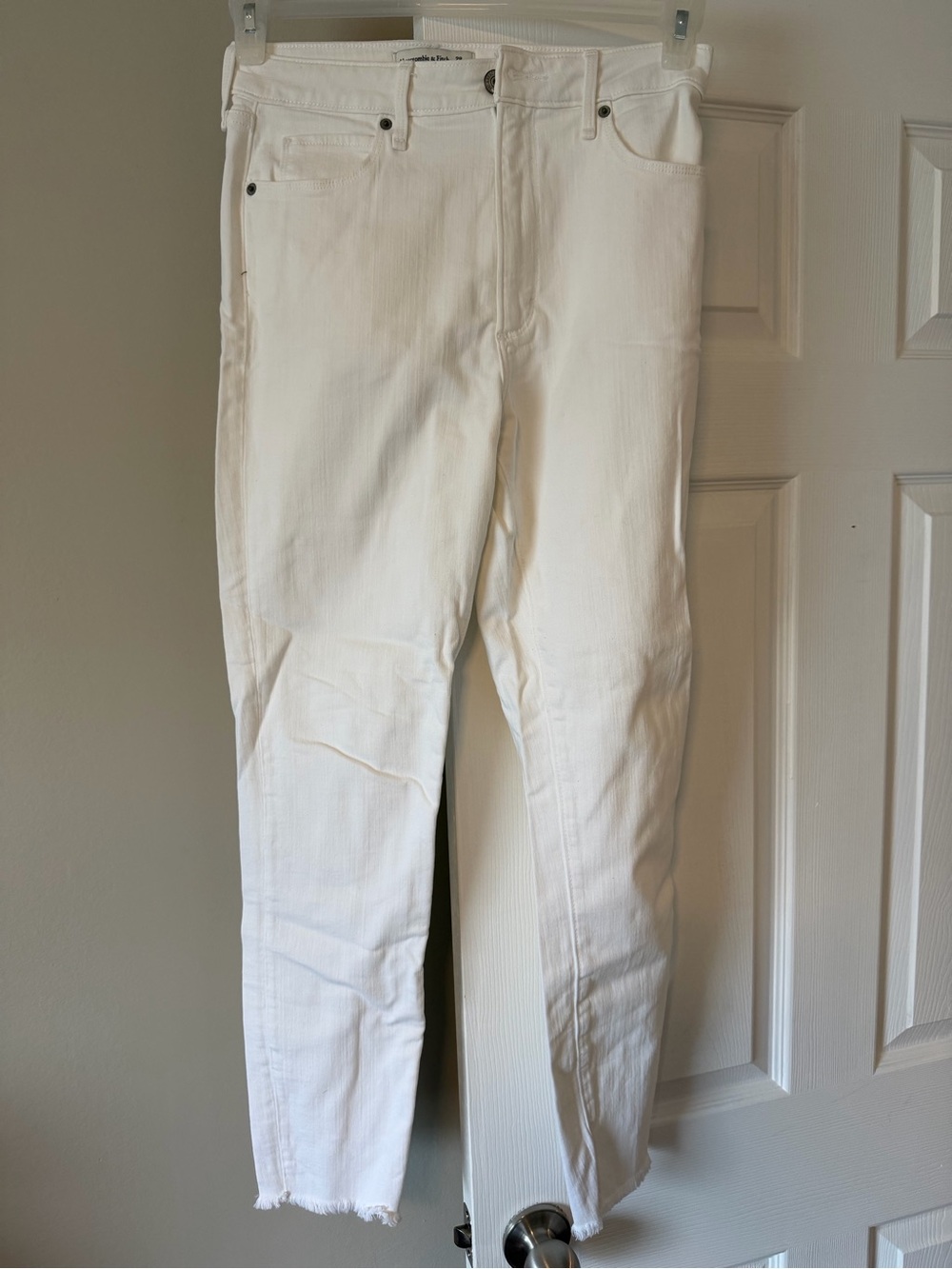 Abercrombie & Fitch Super Skinny Ankle High Rise White Denim Jean. Size 28 (6)